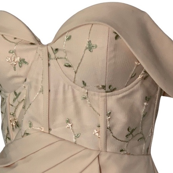 Lavish Alice Jumpsuit in US size 06 - Picture 3 of 4